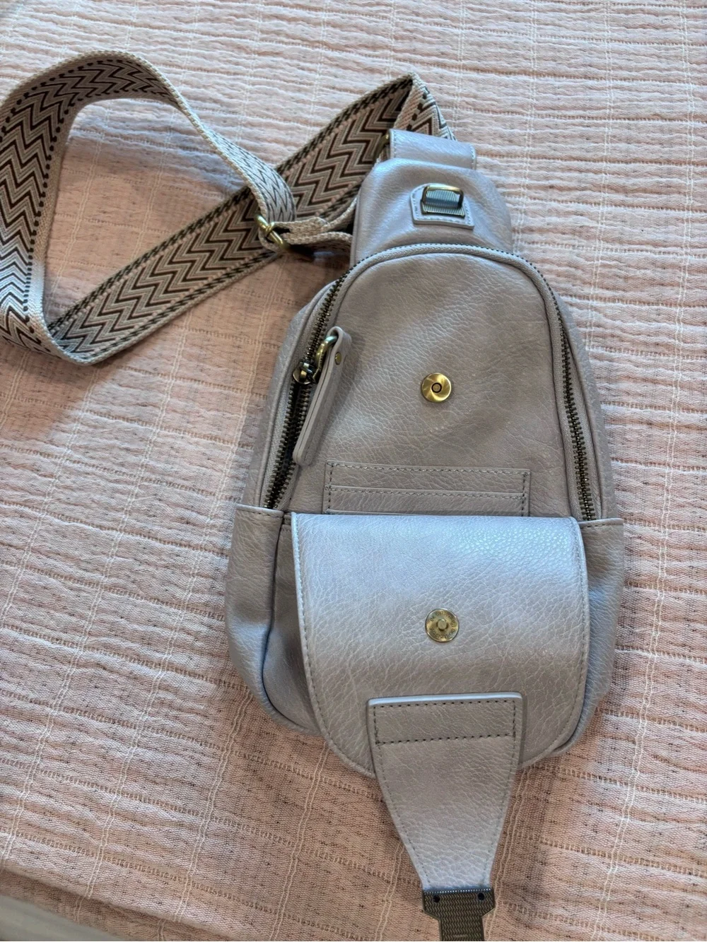Urban Originals Sling Crossbody Grey with strap